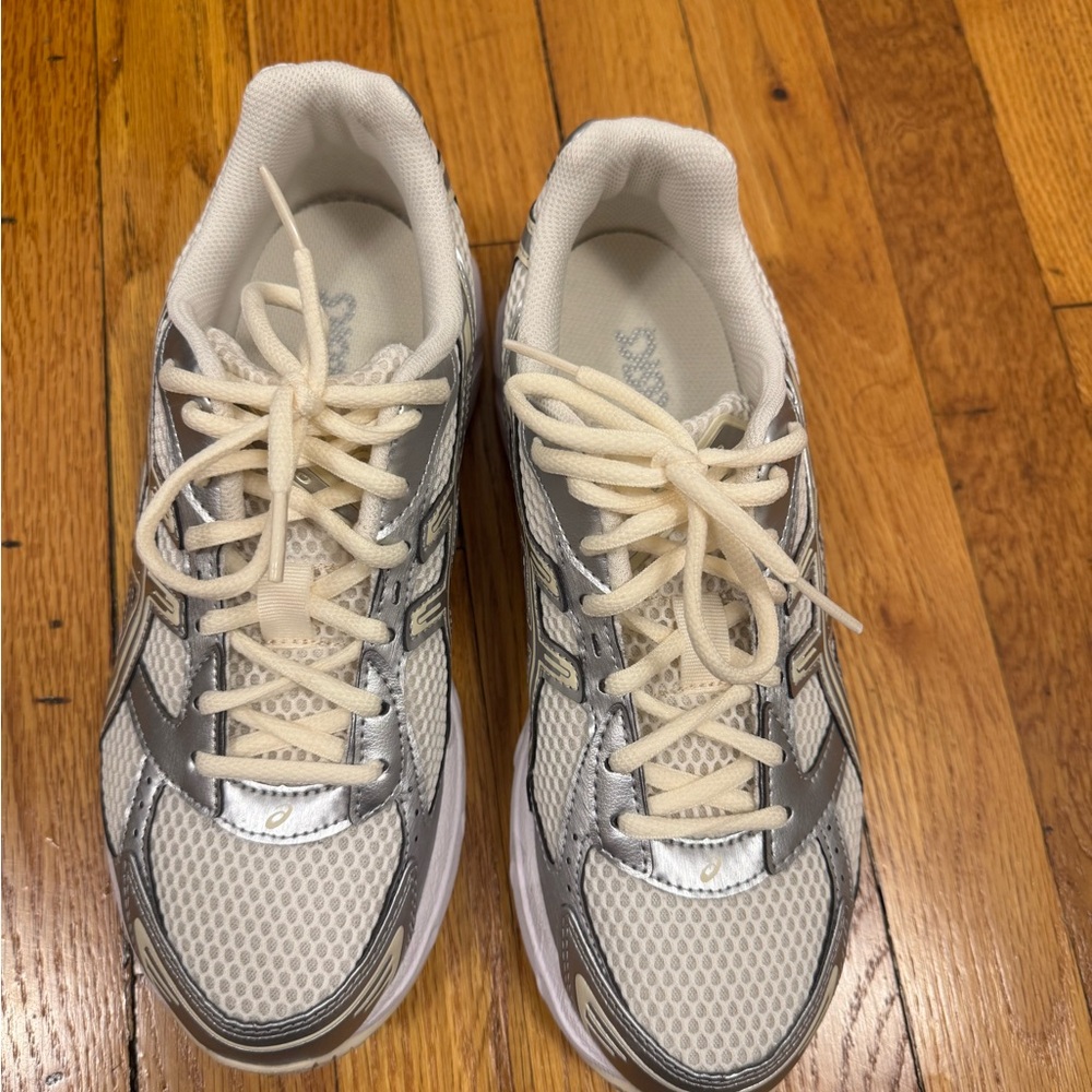Asics gel 1130 silver/cream color